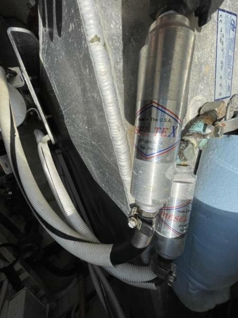 2004 Carver 56 Voyager — photo 95