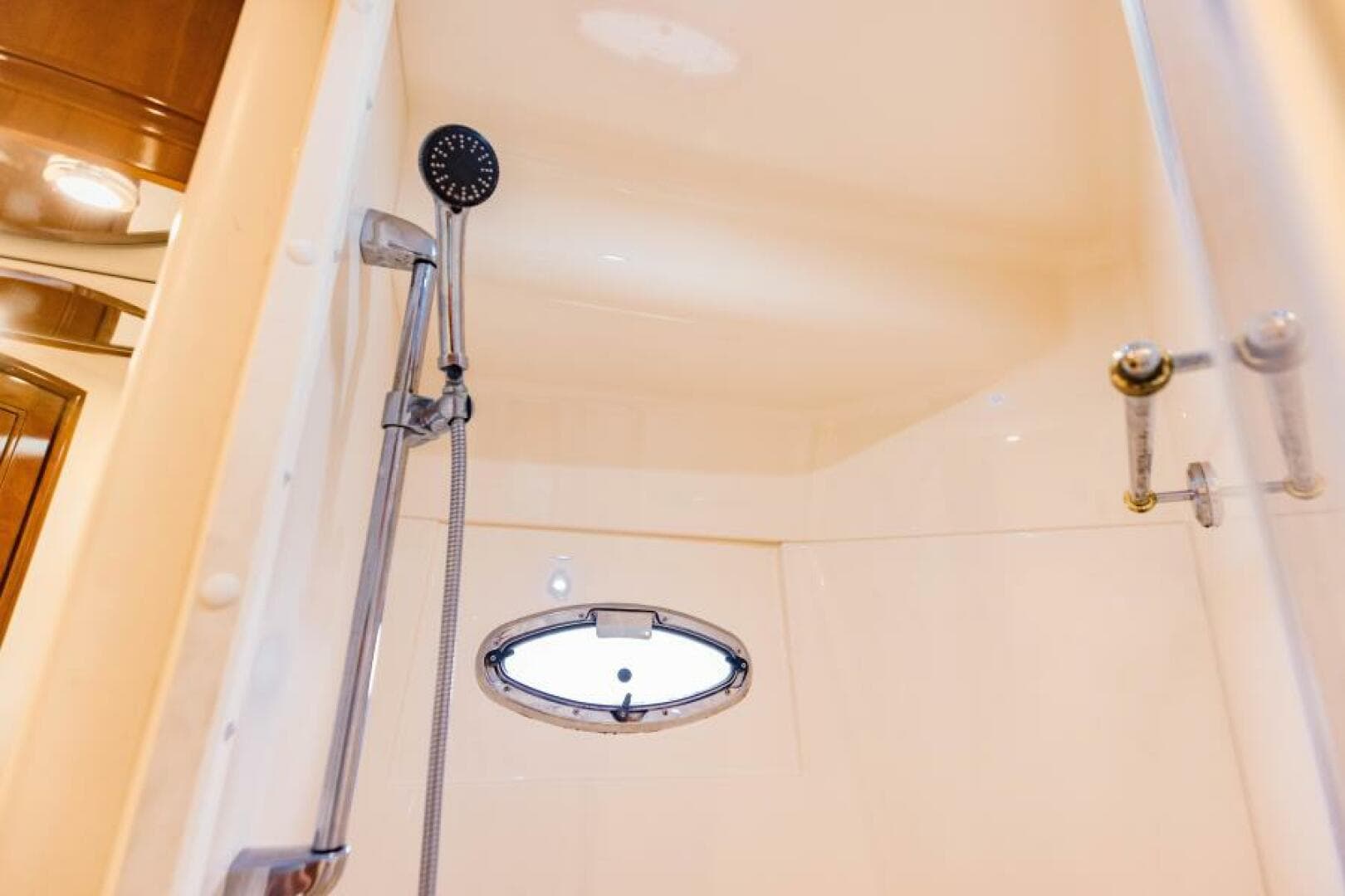 2004 Carver 56 Voyager — photo 63