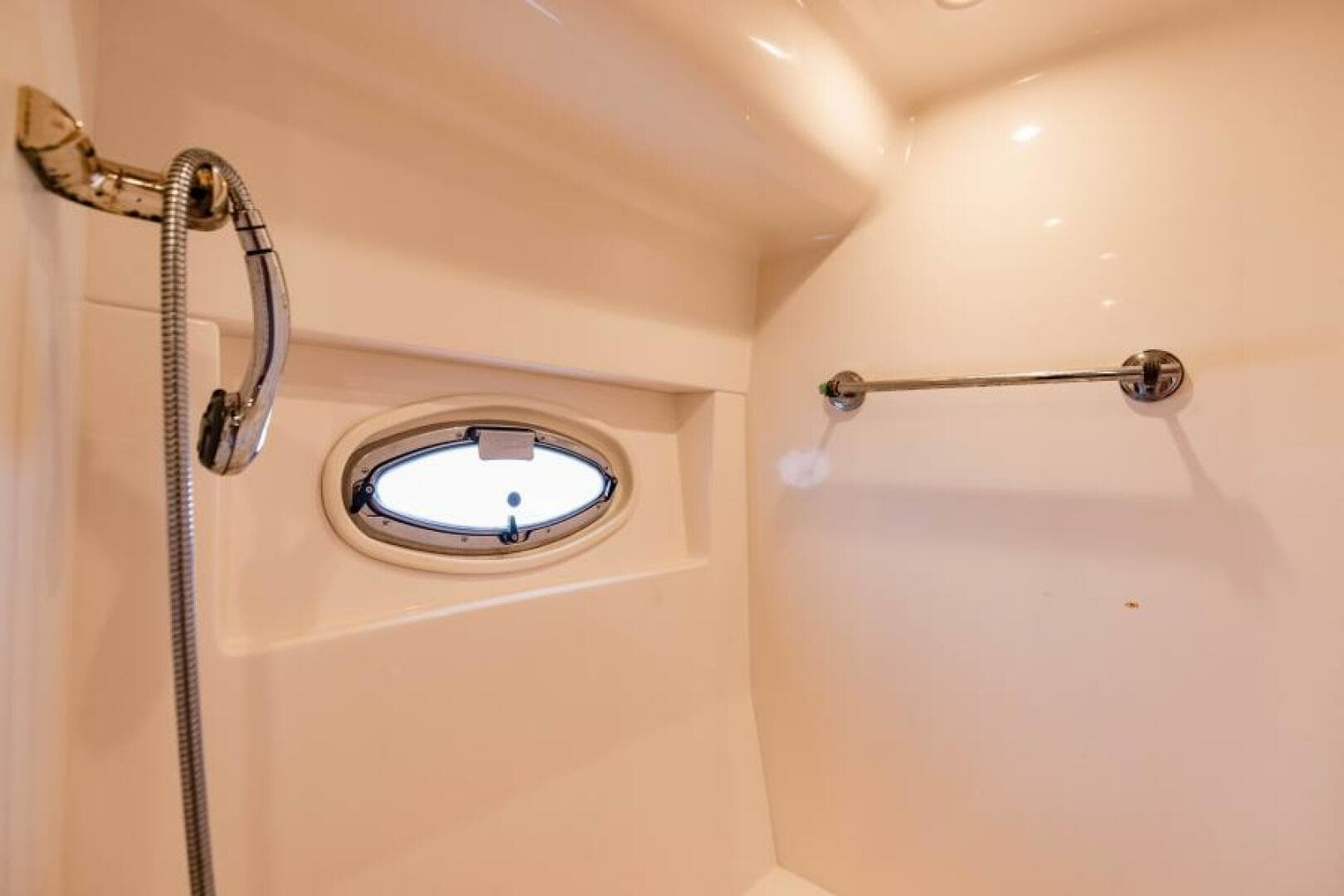 2004 Carver 56 Voyager — photo 45