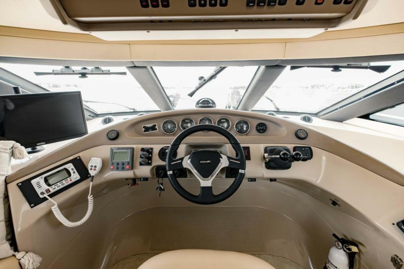 2004 Carver 56 Voyager — photo 23