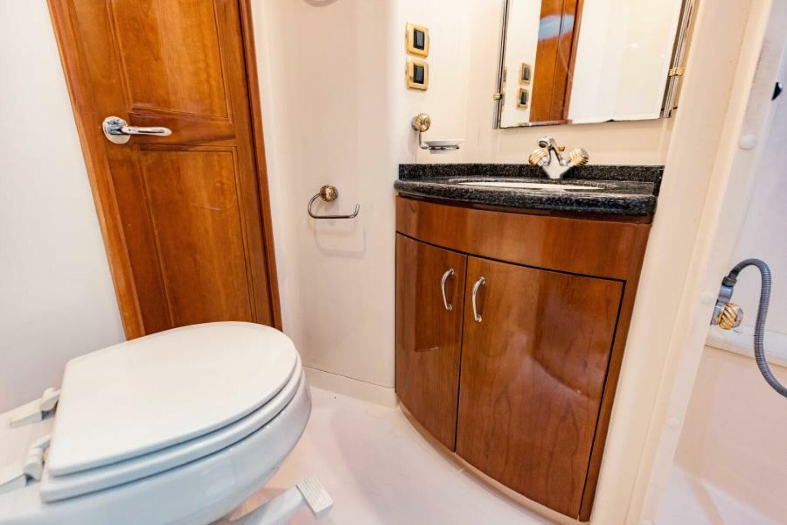 2004 Carver 56 Voyager — photo 60