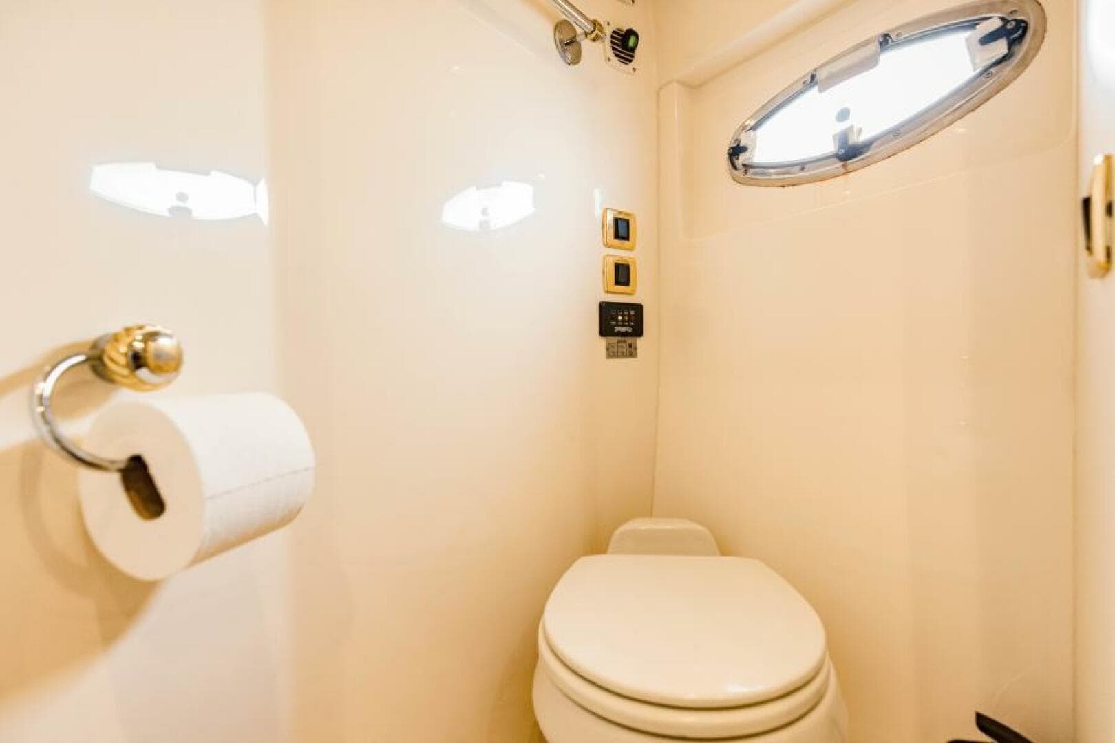 2004 Carver 56 Voyager — photo 41