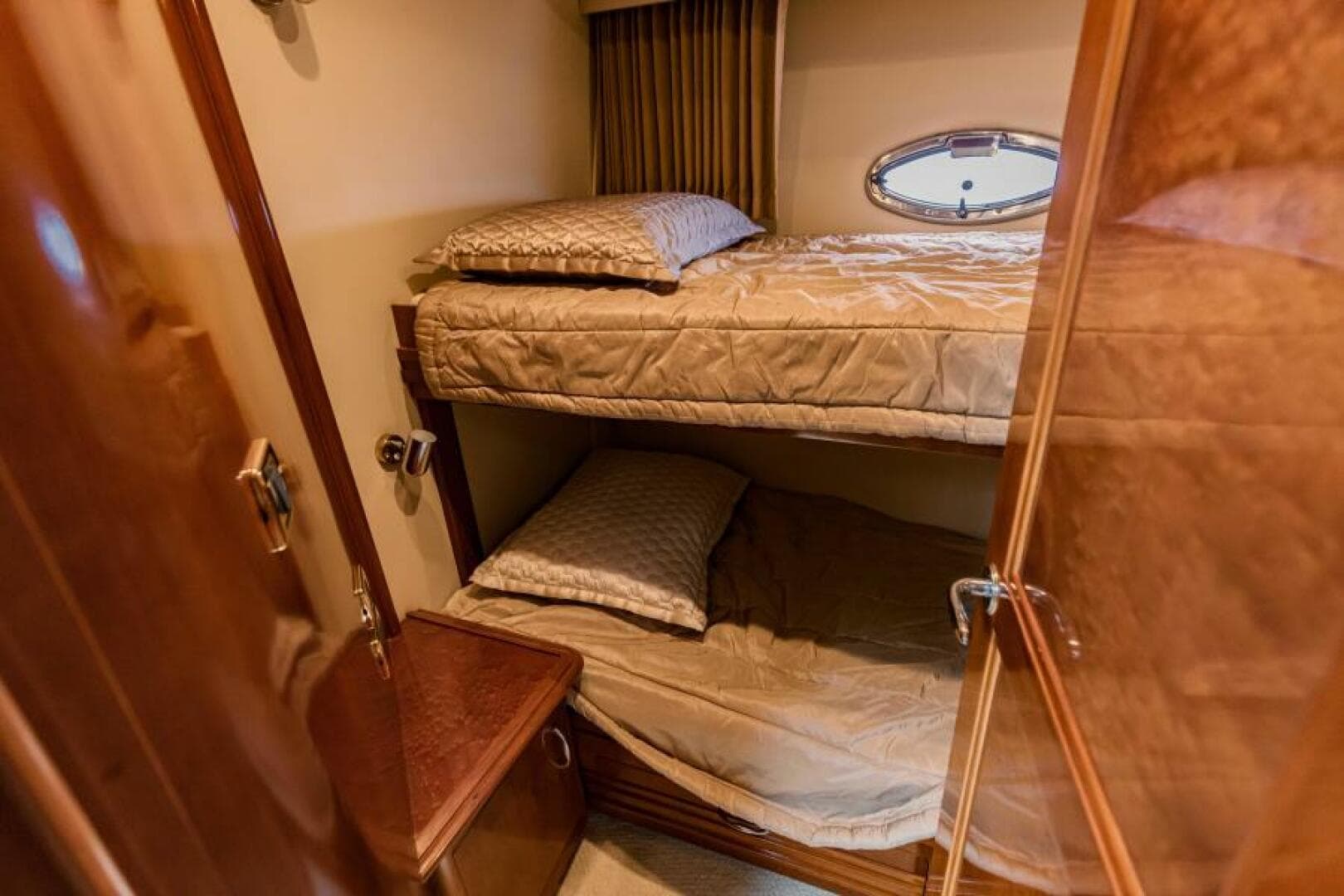 2004 Carver 56 Voyager — photo 54