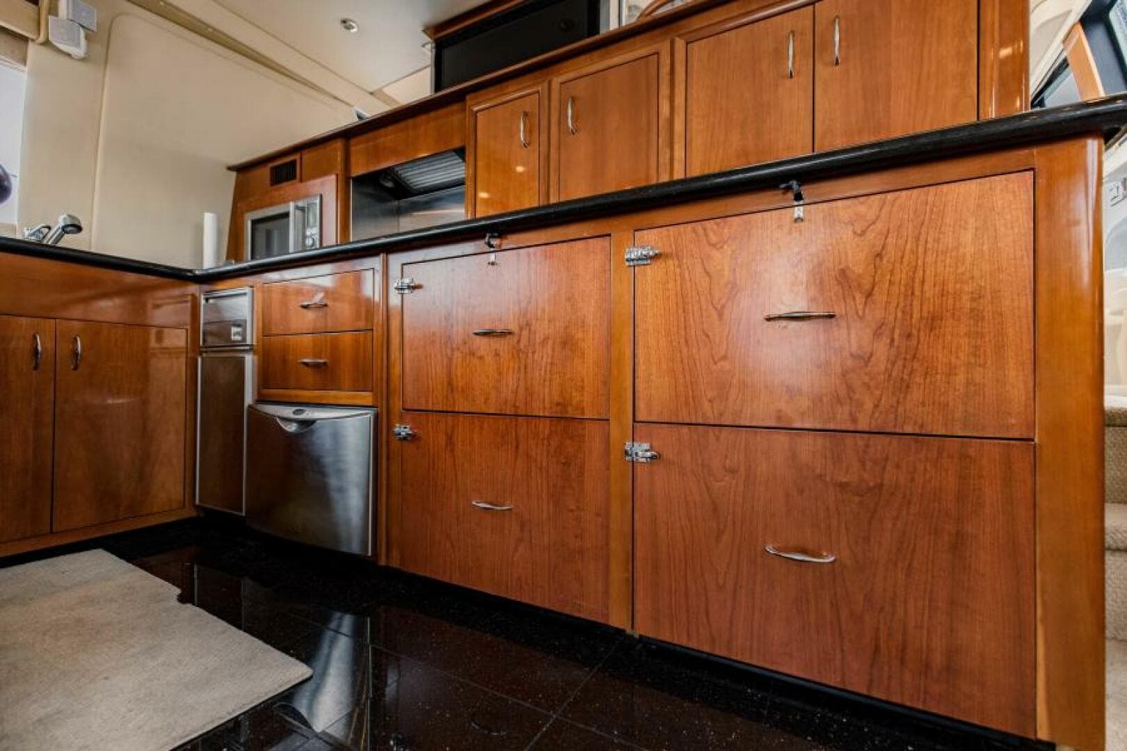 2004 Carver 56 Voyager — photo 17