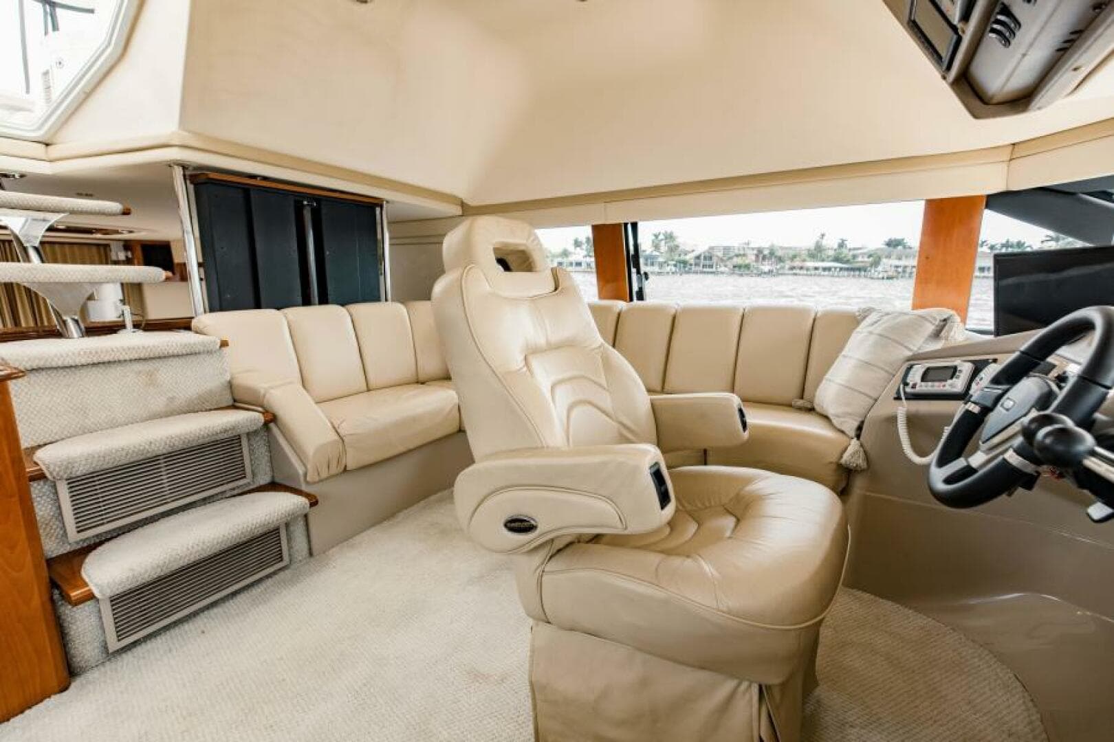 2004 Carver 56 Voyager — photo 22