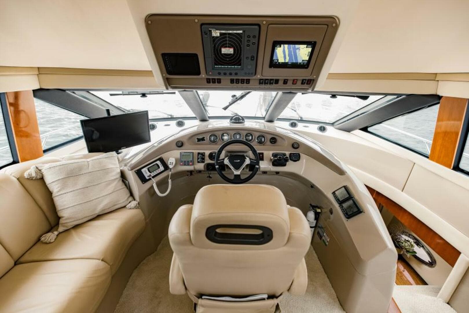 2004 Carver 56 Voyager — photo 29