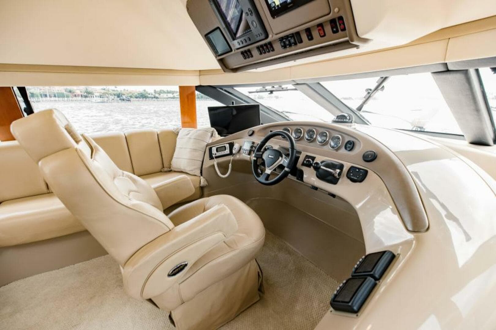 2004 Carver 56 Voyager — photo 24