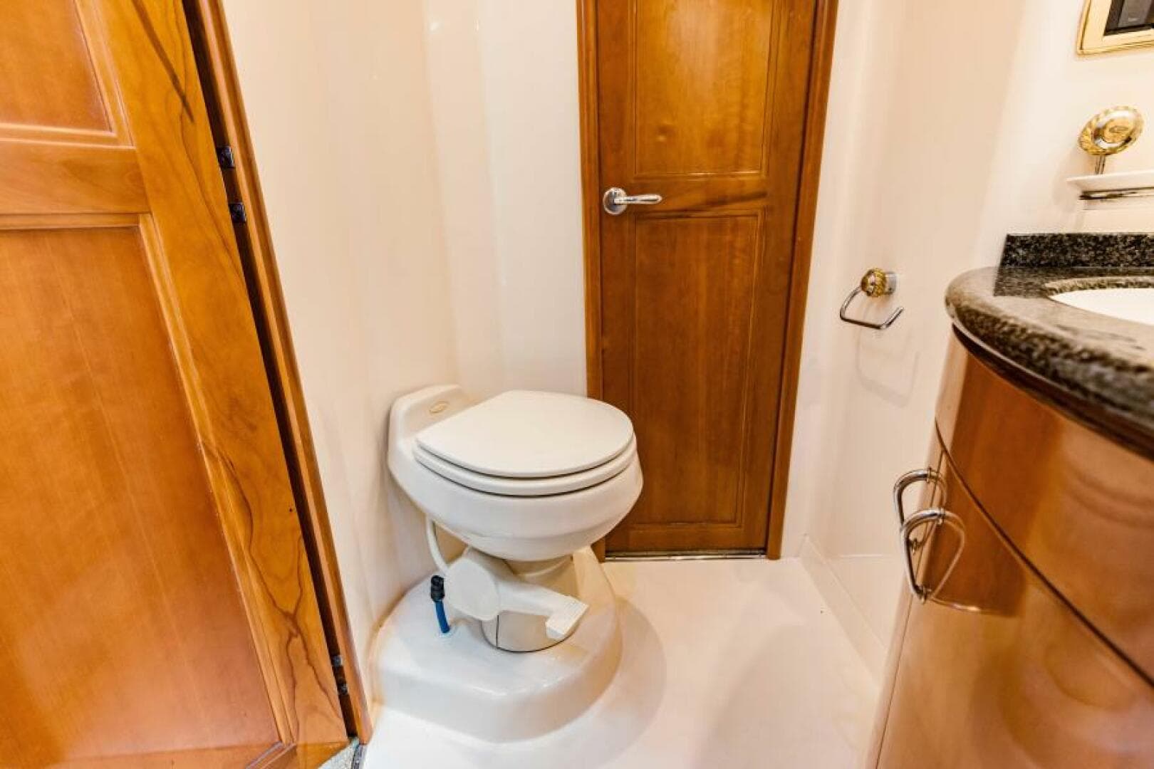 2004 Carver 56 Voyager — photo 65