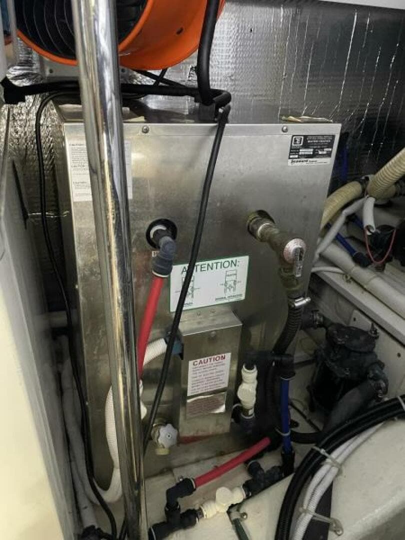 2004 Carver 56 Voyager — photo 98