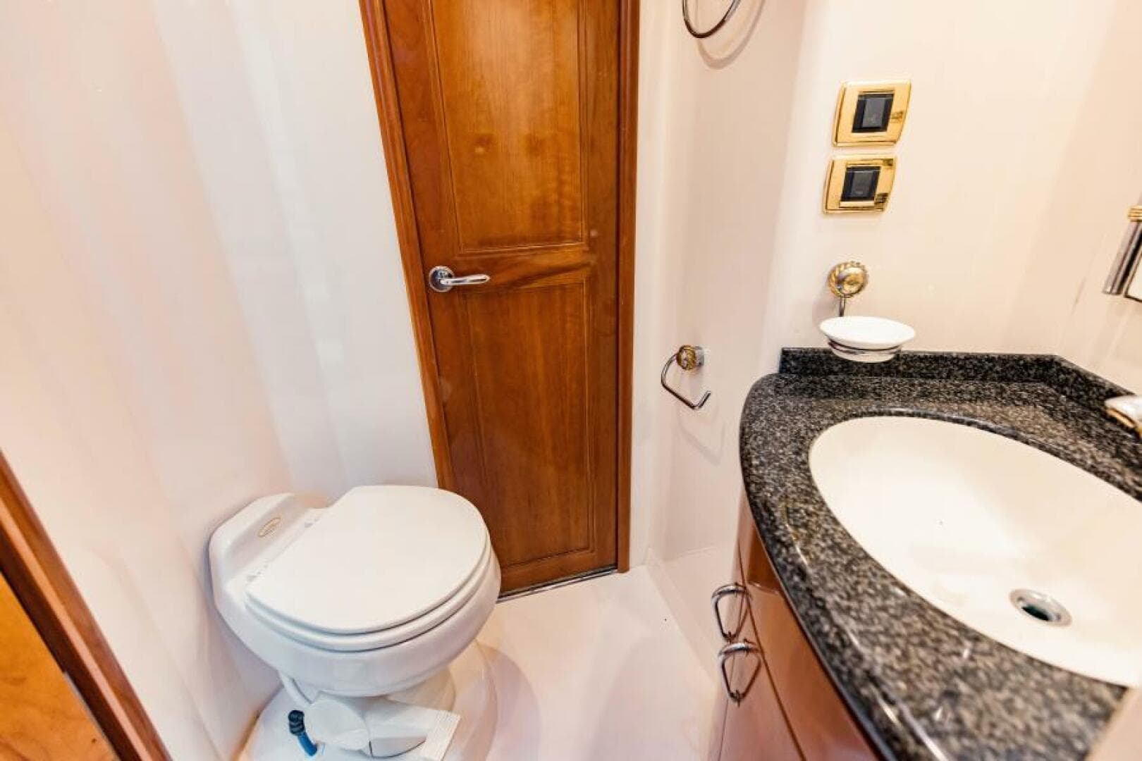 2004 Carver 56 Voyager — photo 64