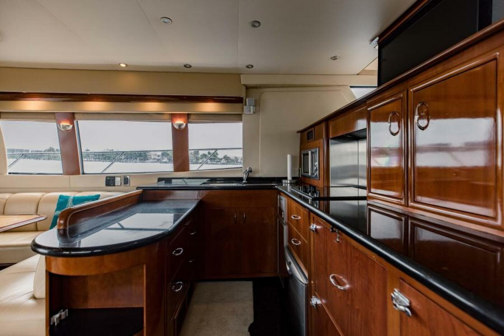 2004 Carver 56 Voyager — photo 16