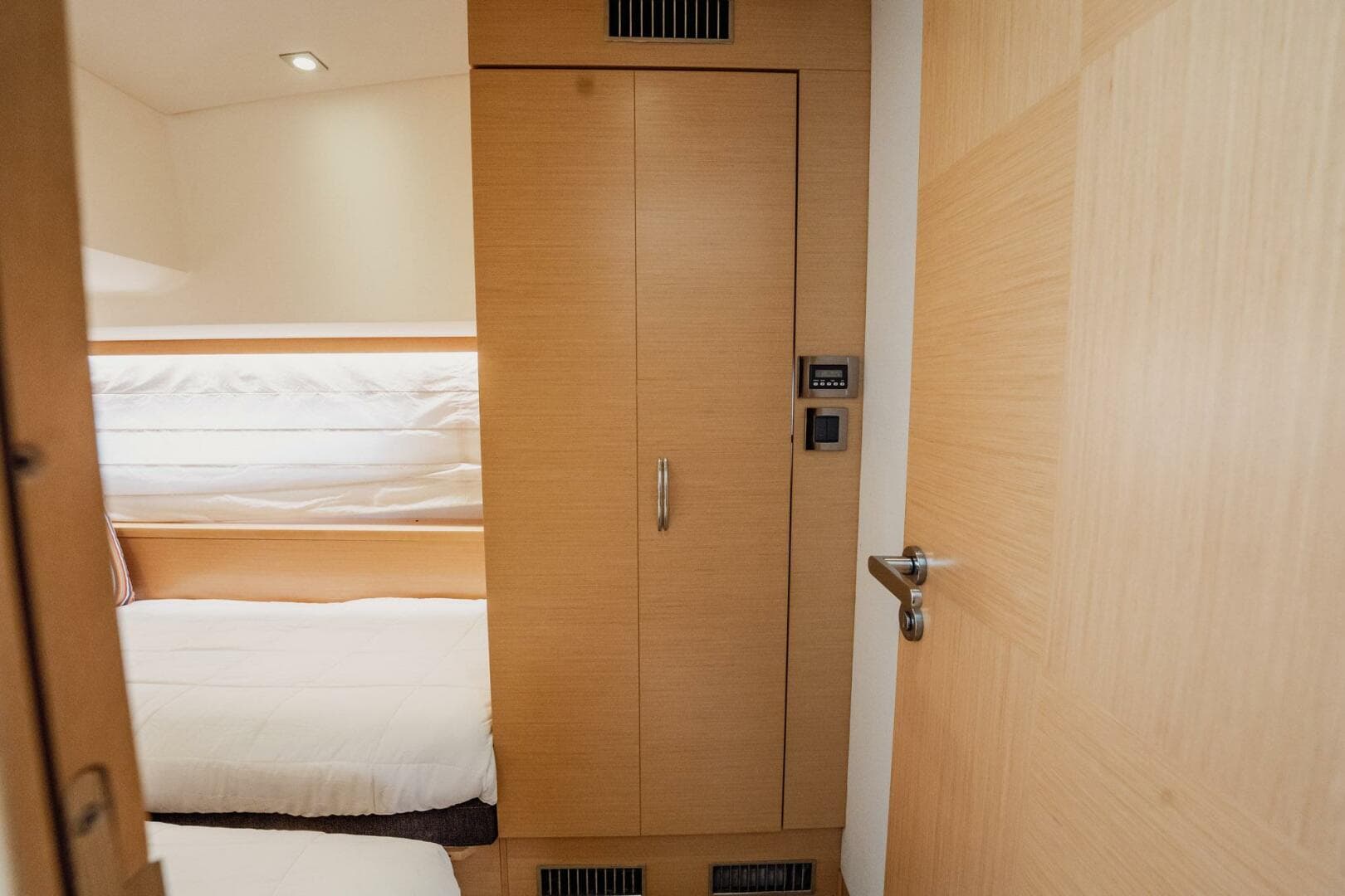 2013 Prestige 500S — photo 54