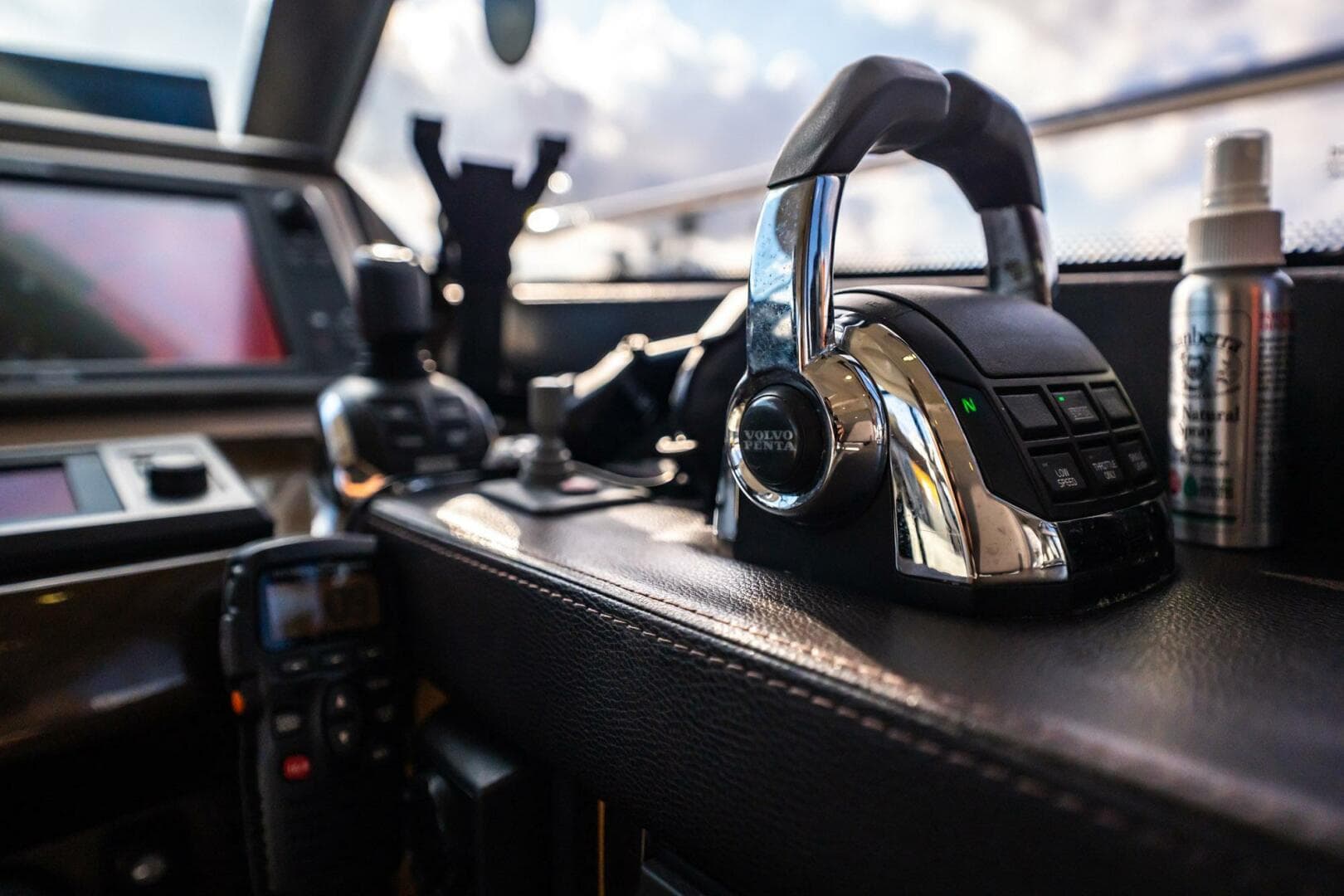 2013 Prestige 500S — photo 45