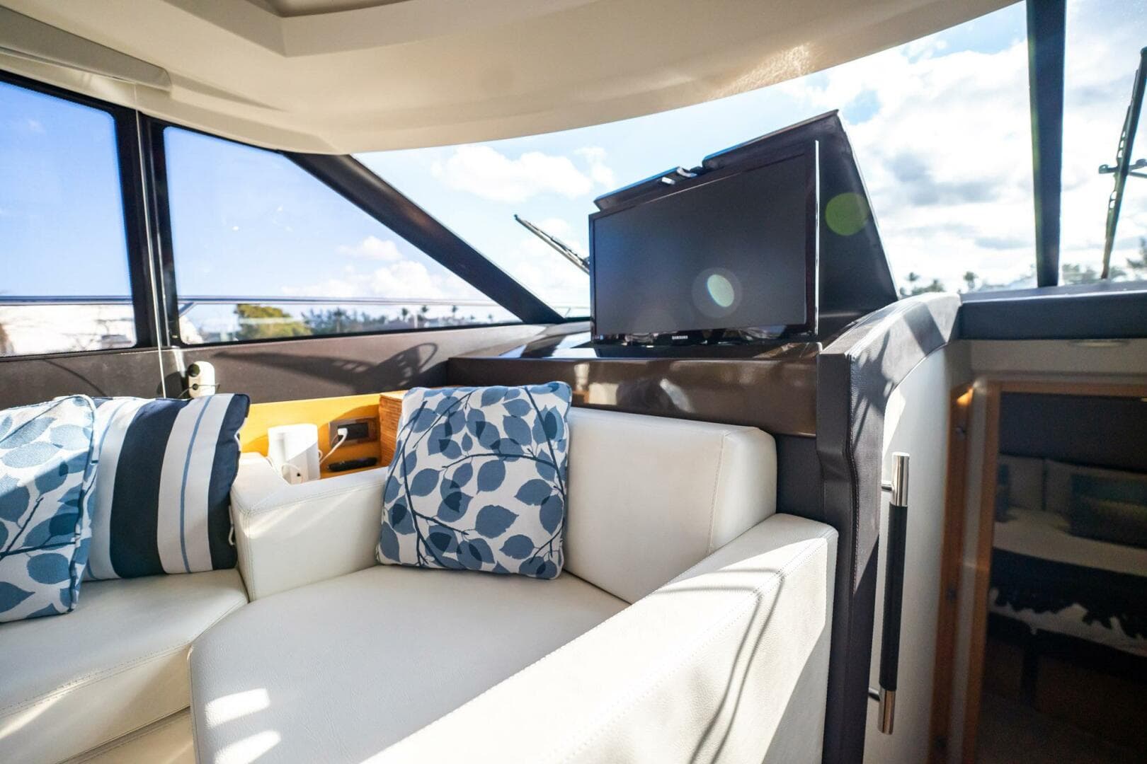 2013 Prestige 500S — photo 40