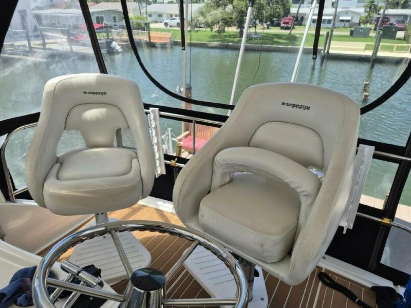 2002 Silverton 38 Convertible — photo 15