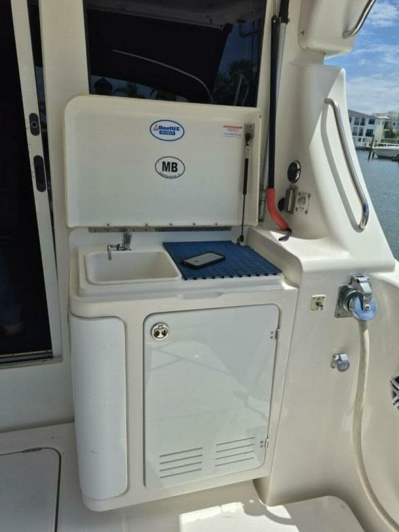 2002 Silverton 38 Convertible — photo 21