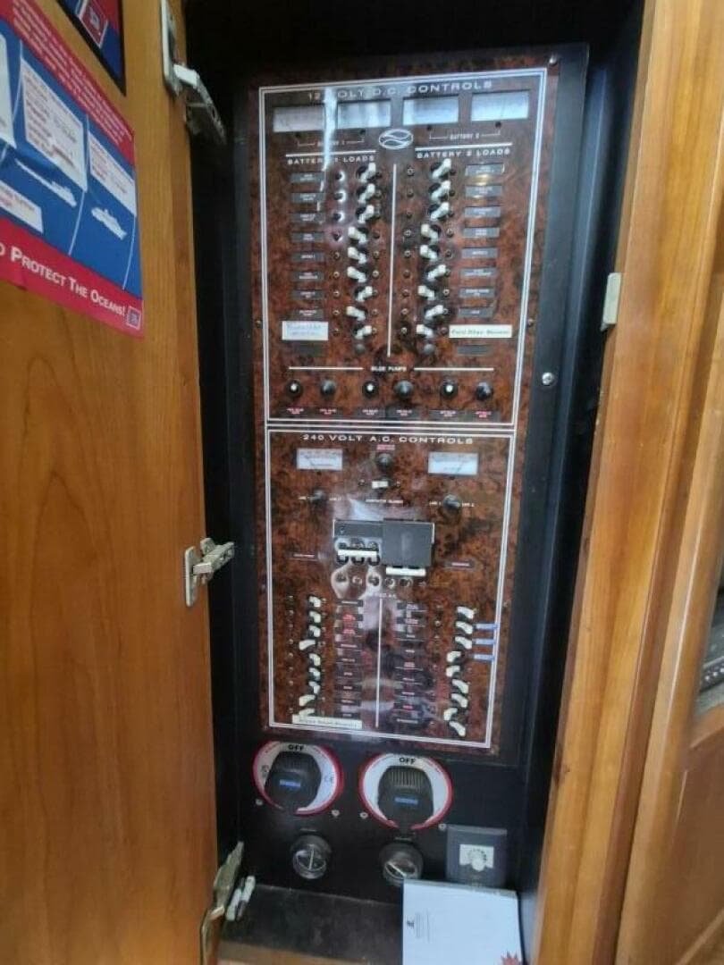 2002 Silverton 38 Convertible — photo 25