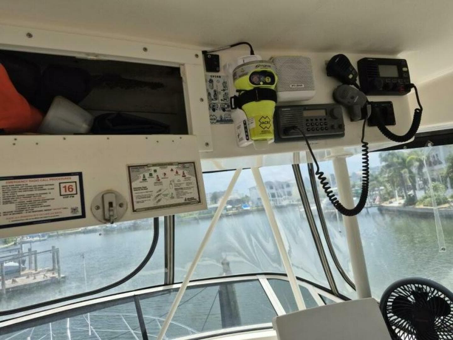 2002 Silverton 38 Convertible — photo 16