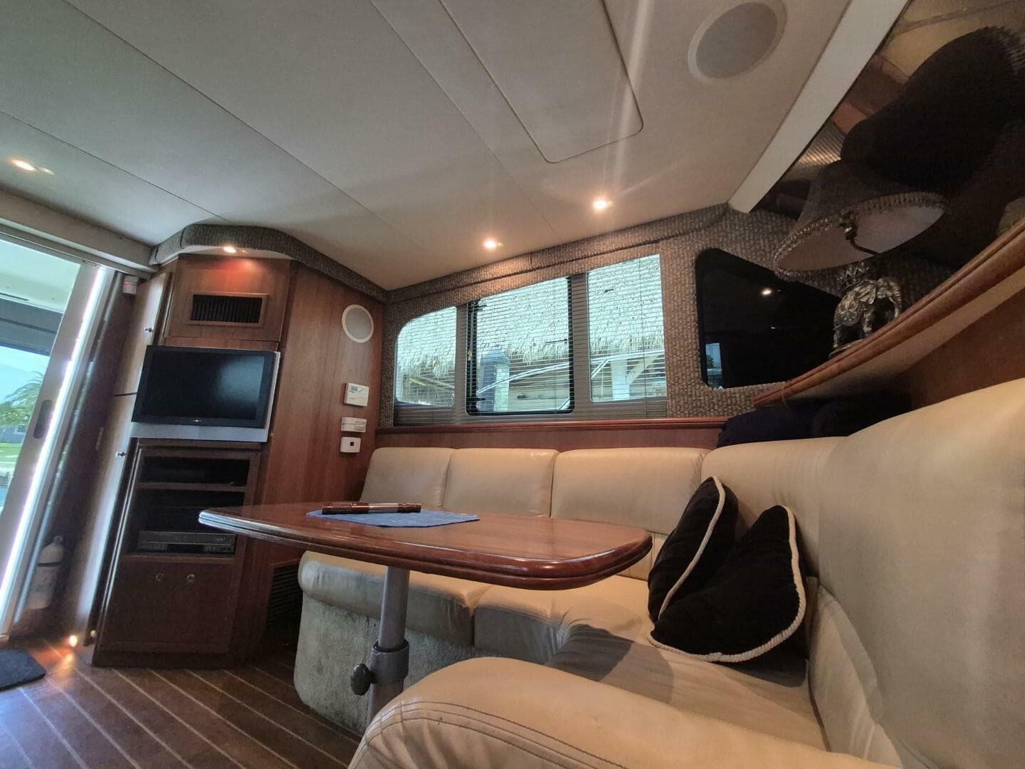 2002 Silverton 38 Convertible — photo 41