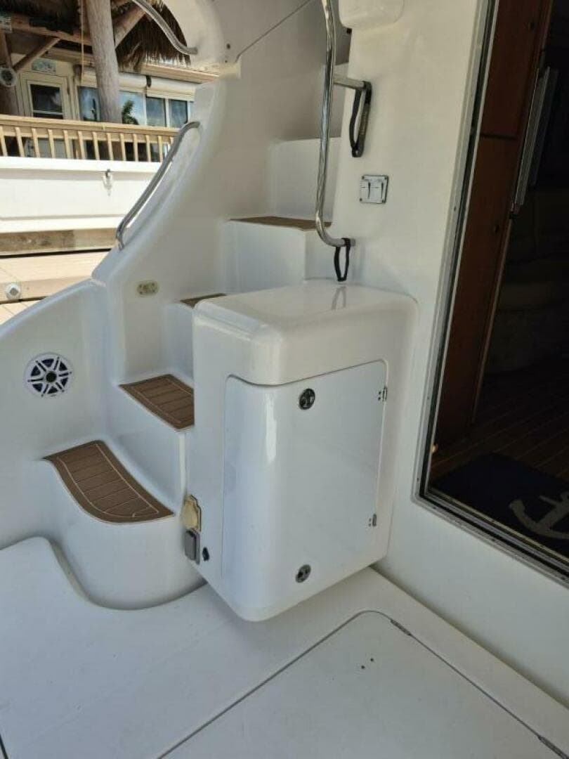 2002 Silverton 38 Convertible — photo 22