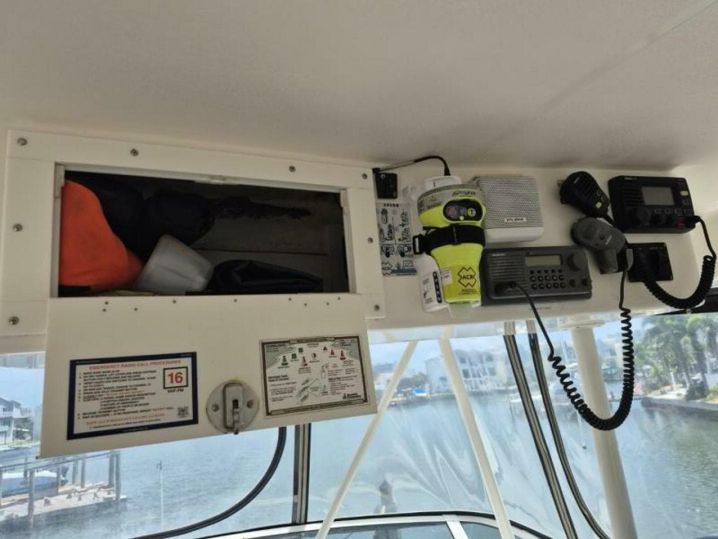 2002 Silverton 38 Convertible — photo 17