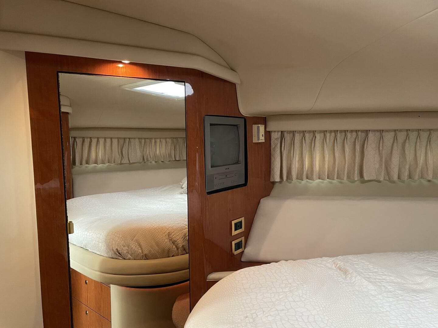 2000 Sea Ray 400 Sedan Bridge — photo 87