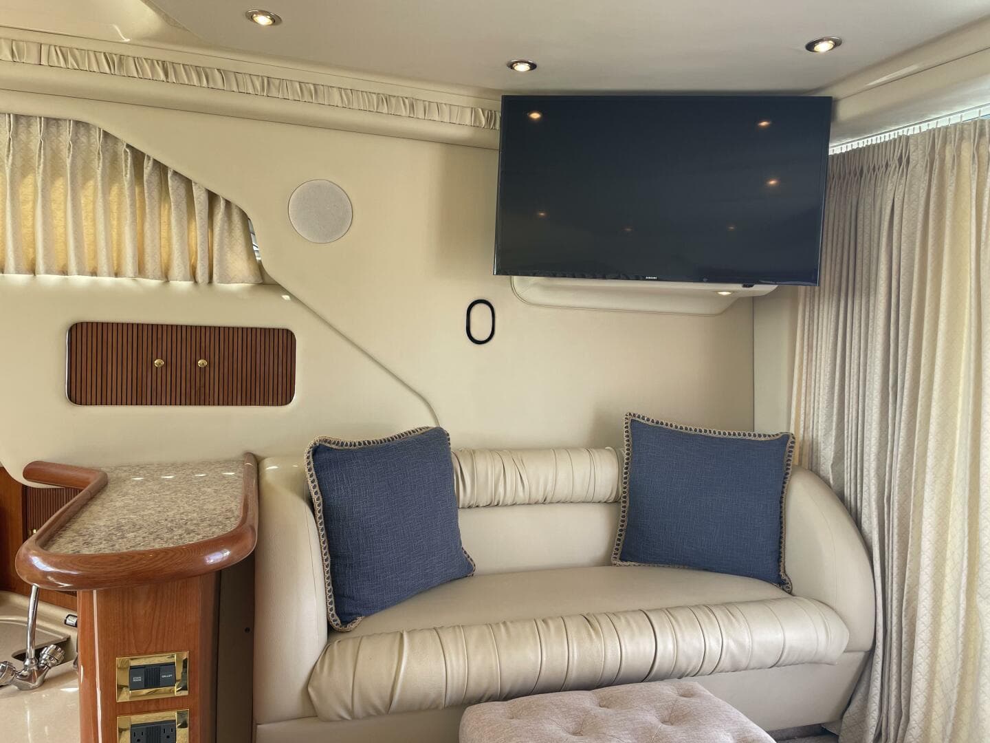 2000 Sea Ray 400 Sedan Bridge — photo 50