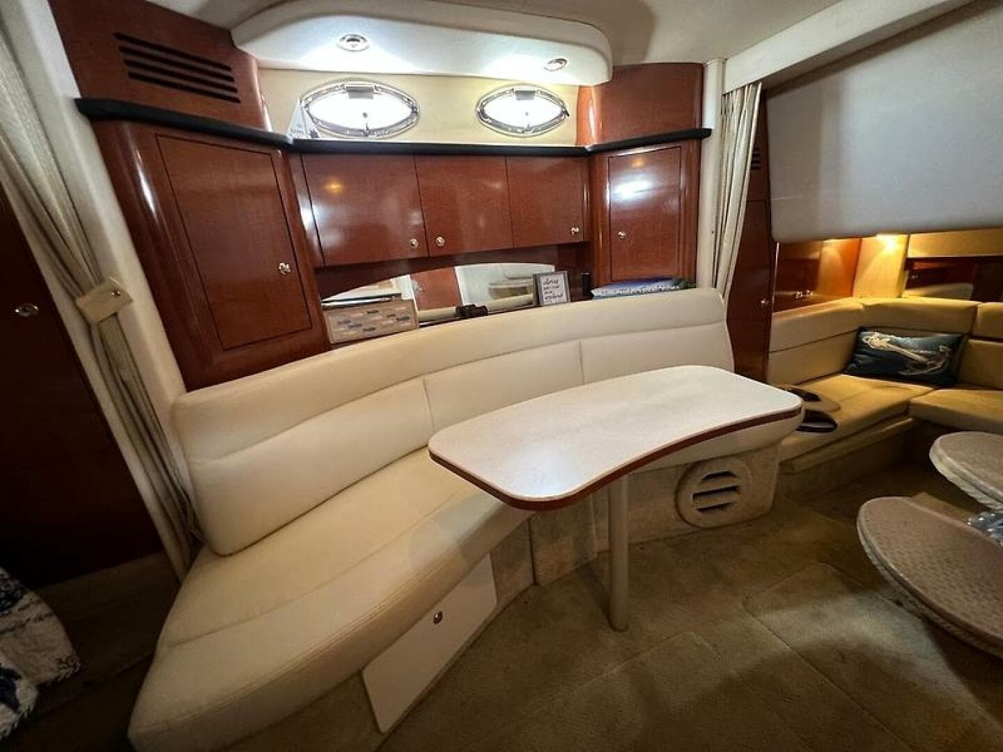 2004 Sea Ray 320 Sundancer — photo 23