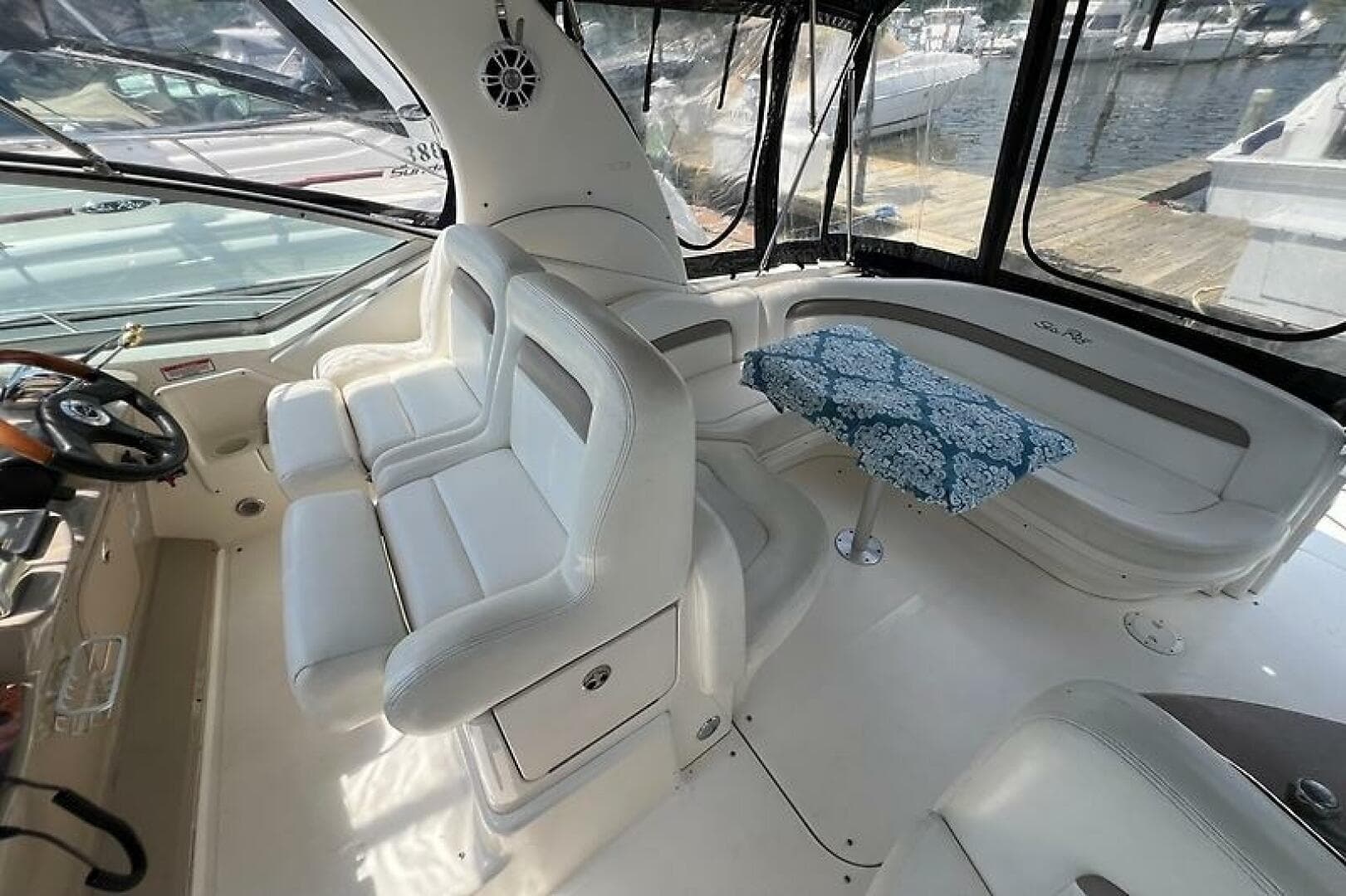 2004 Sea Ray 320 Sundancer — photo 12