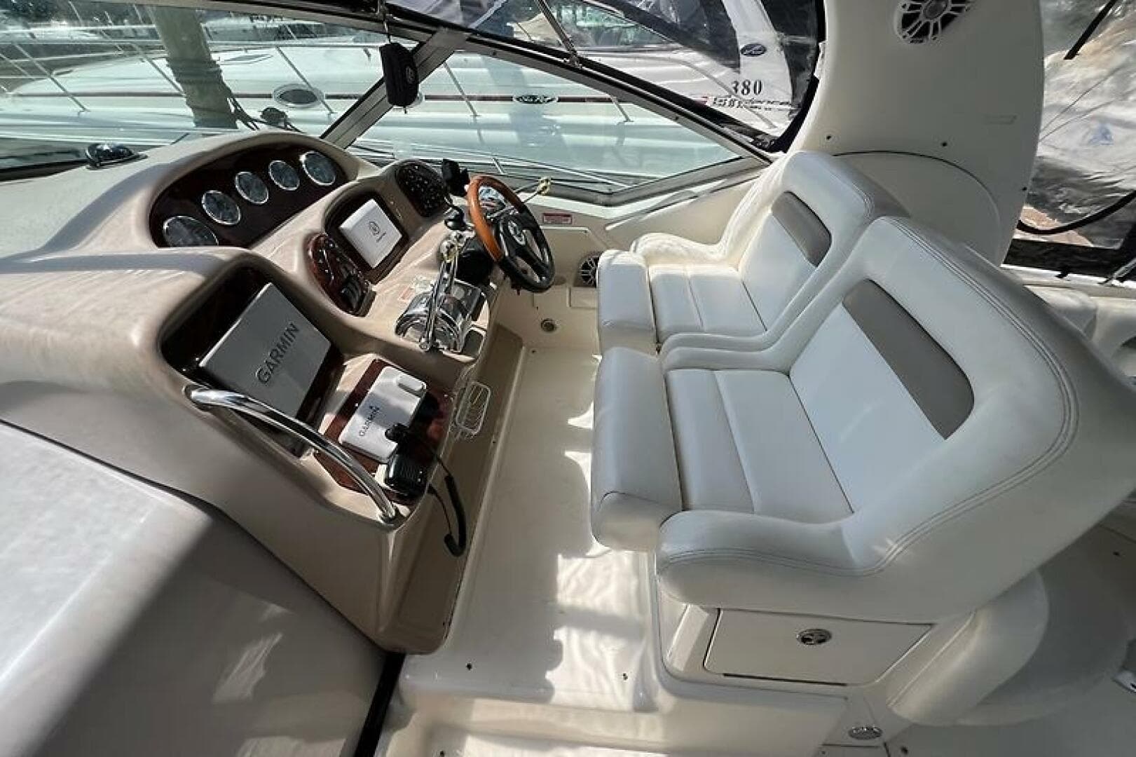 2004 Sea Ray 320 Sundancer — photo 9