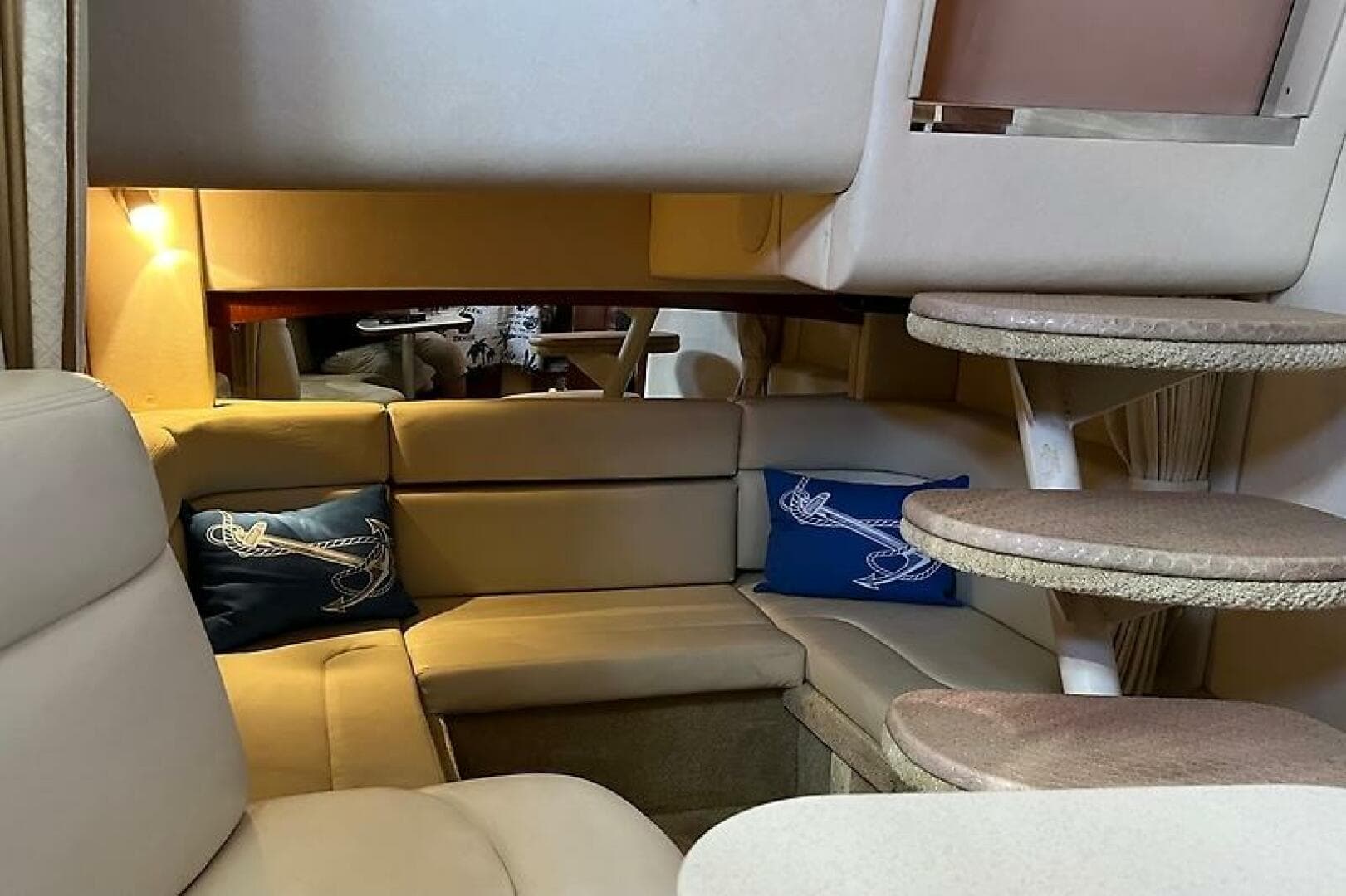 2004 Sea Ray 320 Sundancer — photo 24