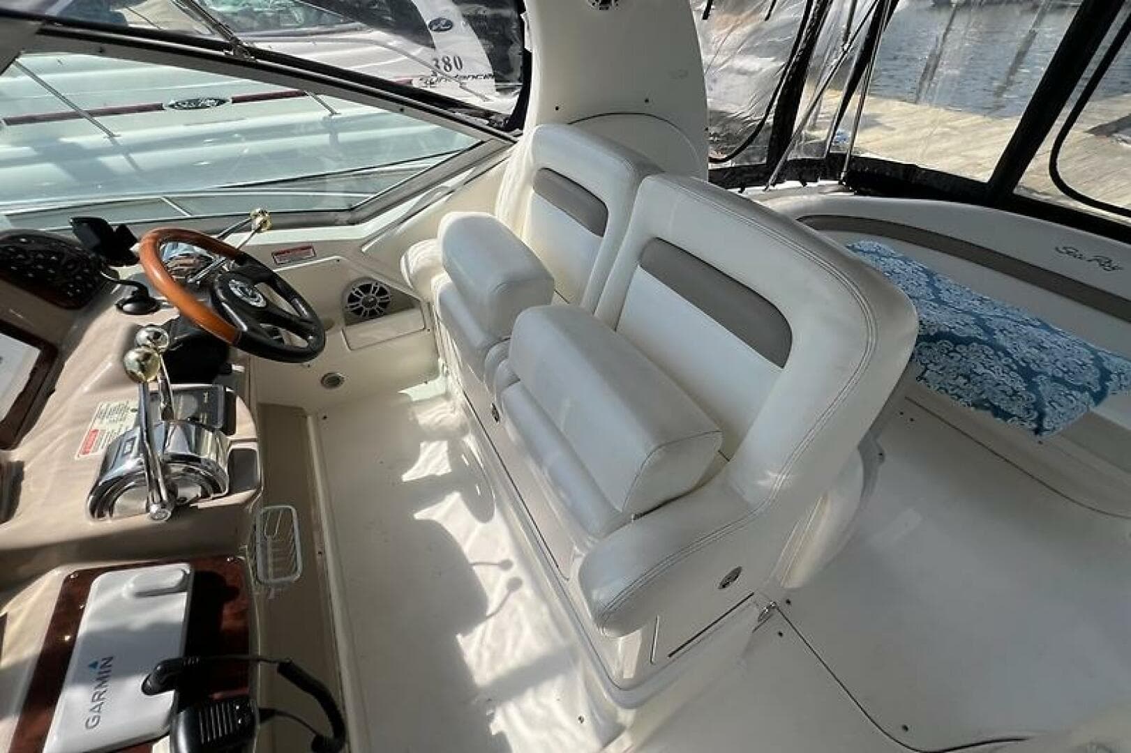 2004 Sea Ray 320 Sundancer — photo 13