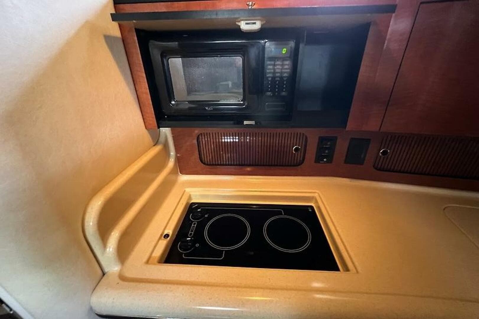 2004 Sea Ray 320 Sundancer — photo 18