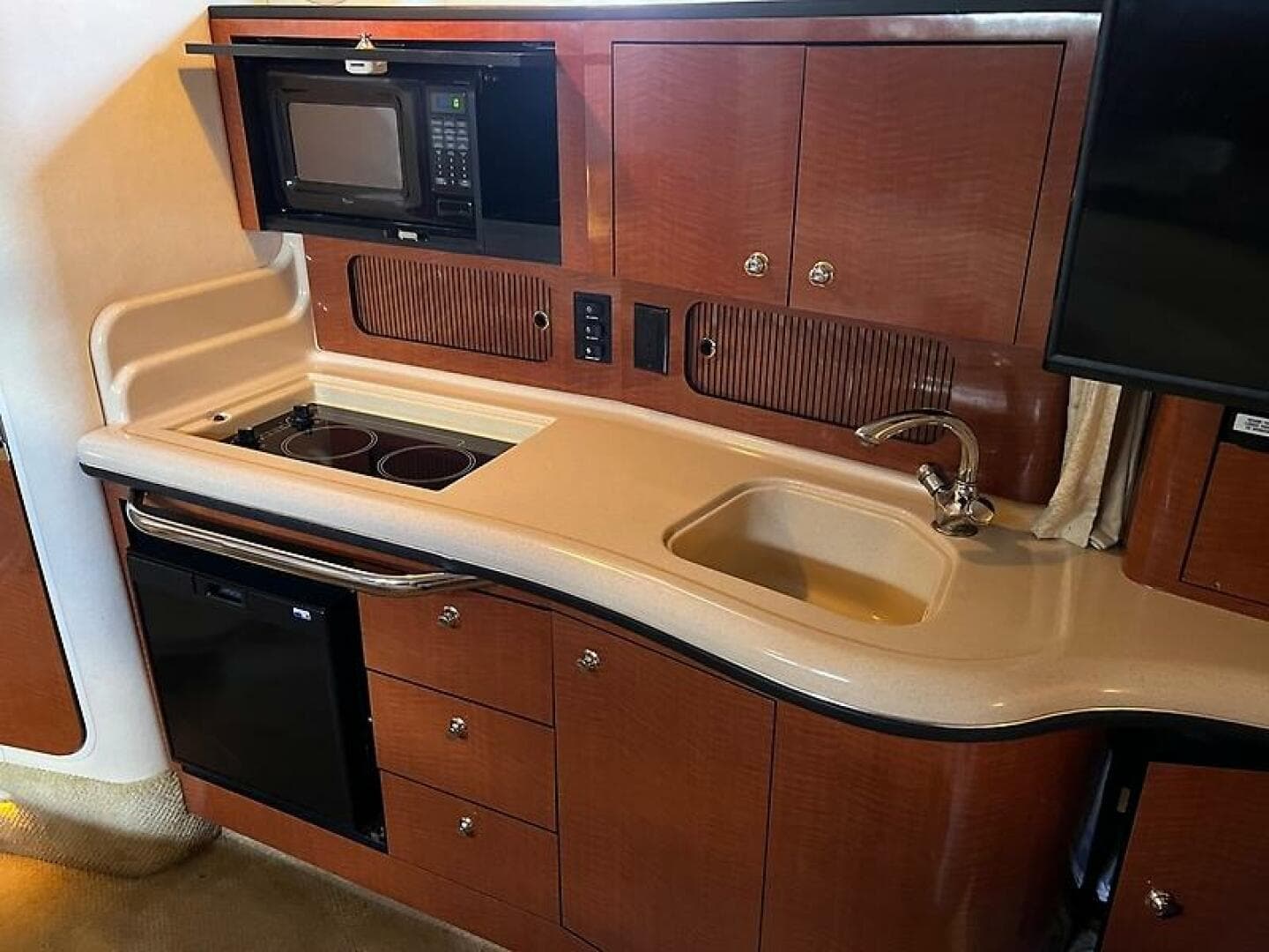 2004 Sea Ray 320 Sundancer — photo 17