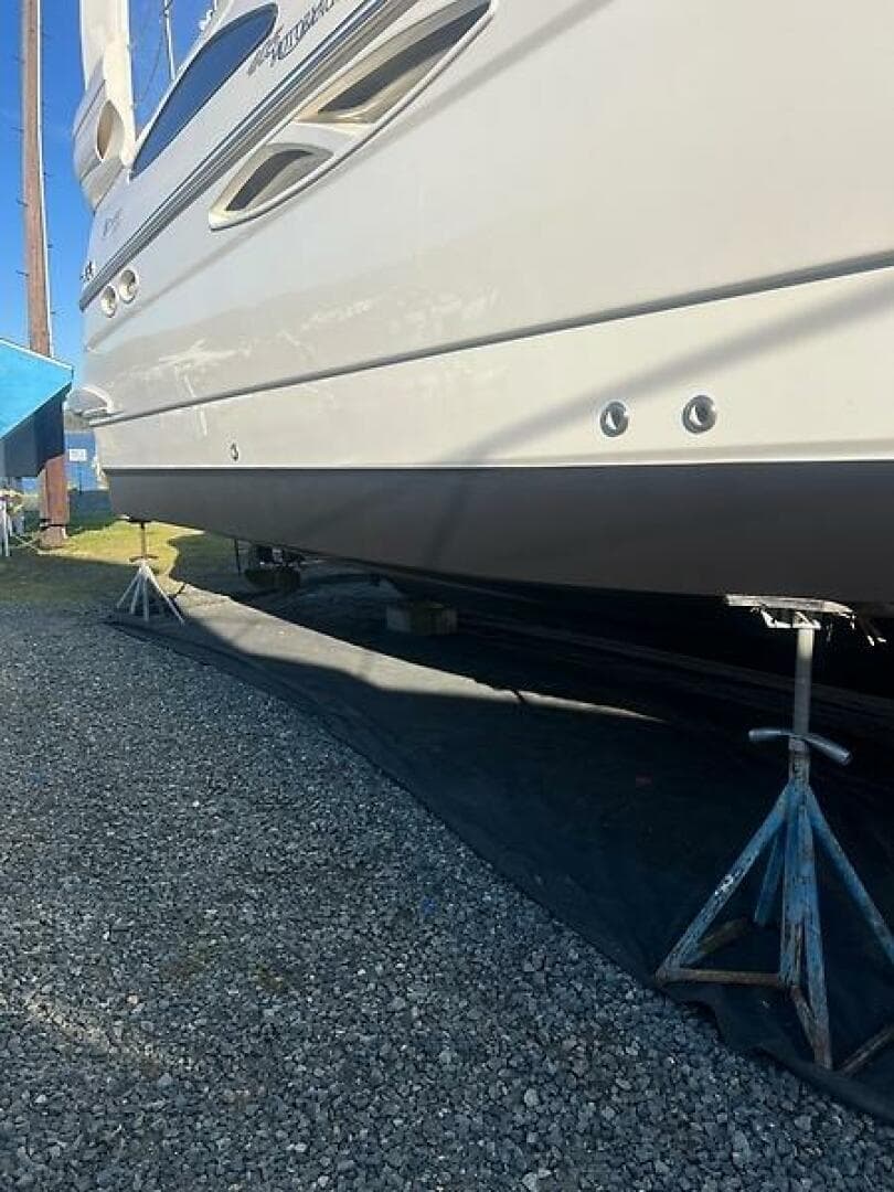 2004 Cruisers Yachts 405 Express — photo 30