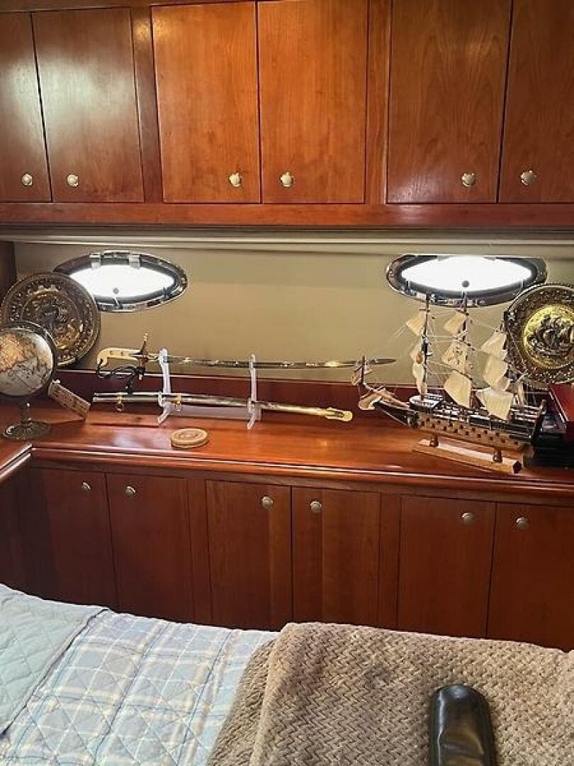 2004 Cruisers Yachts 405 Express — photo 27