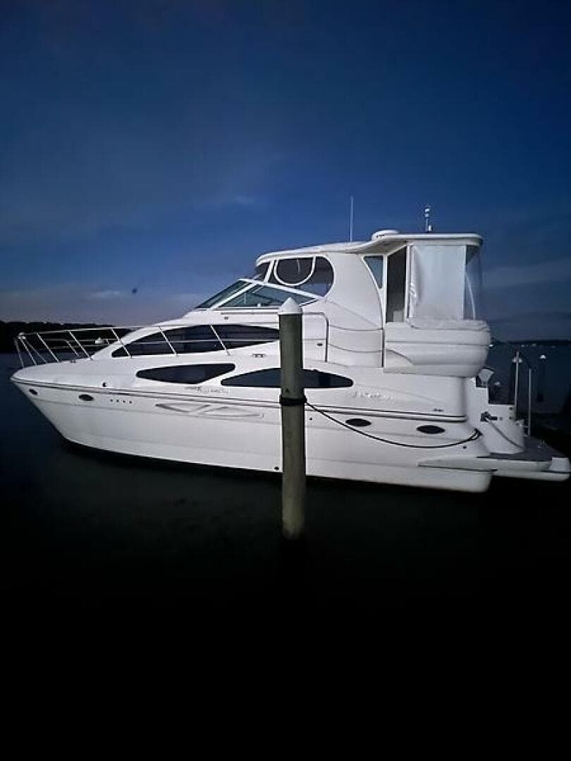 2004 Cruisers Yachts 405 Express — photo 2