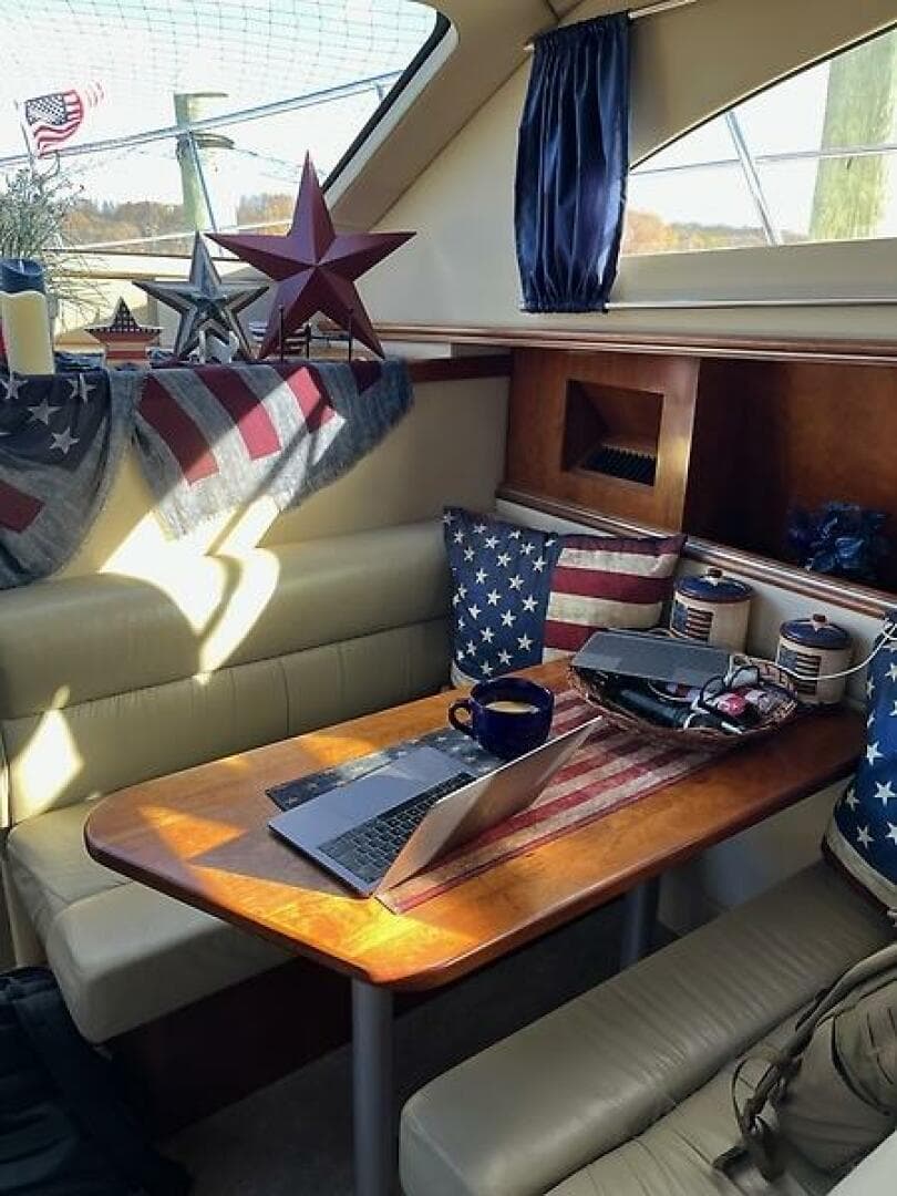 2004 Cruisers Yachts 405 Express — photo 19