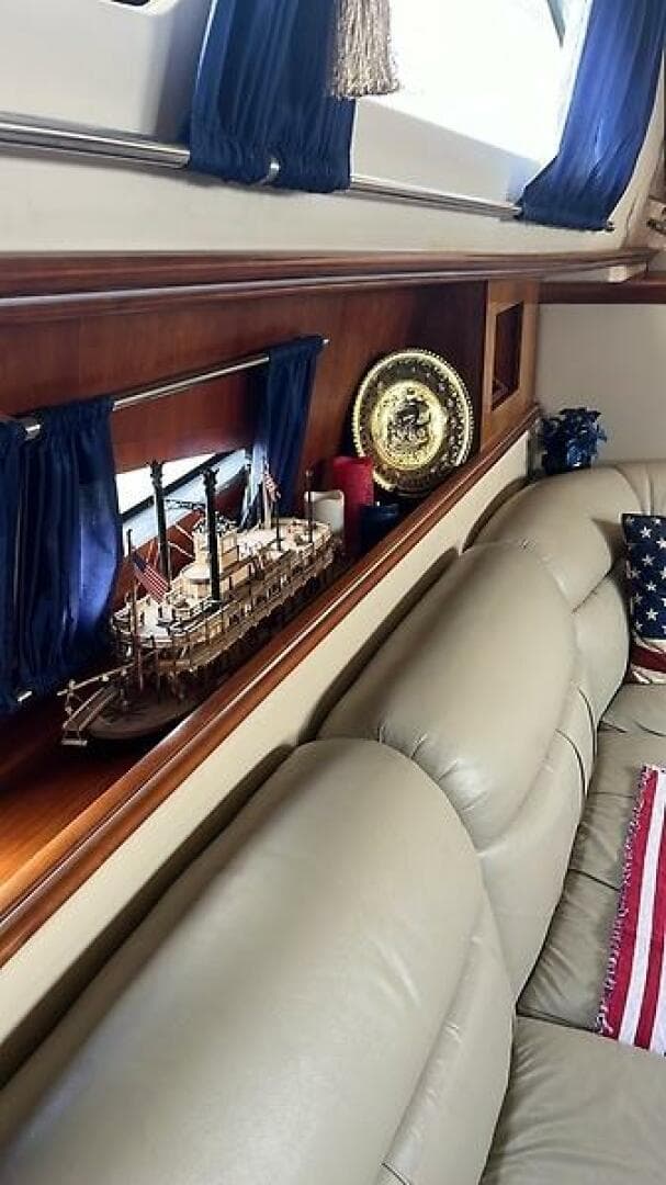 2004 Cruisers Yachts 405 Express — photo 16