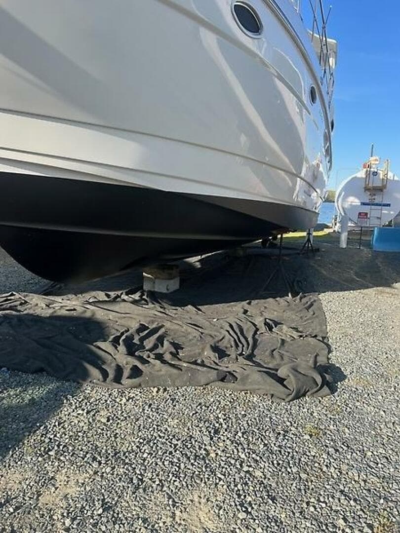 2004 Cruisers Yachts 405 Express — photo 29