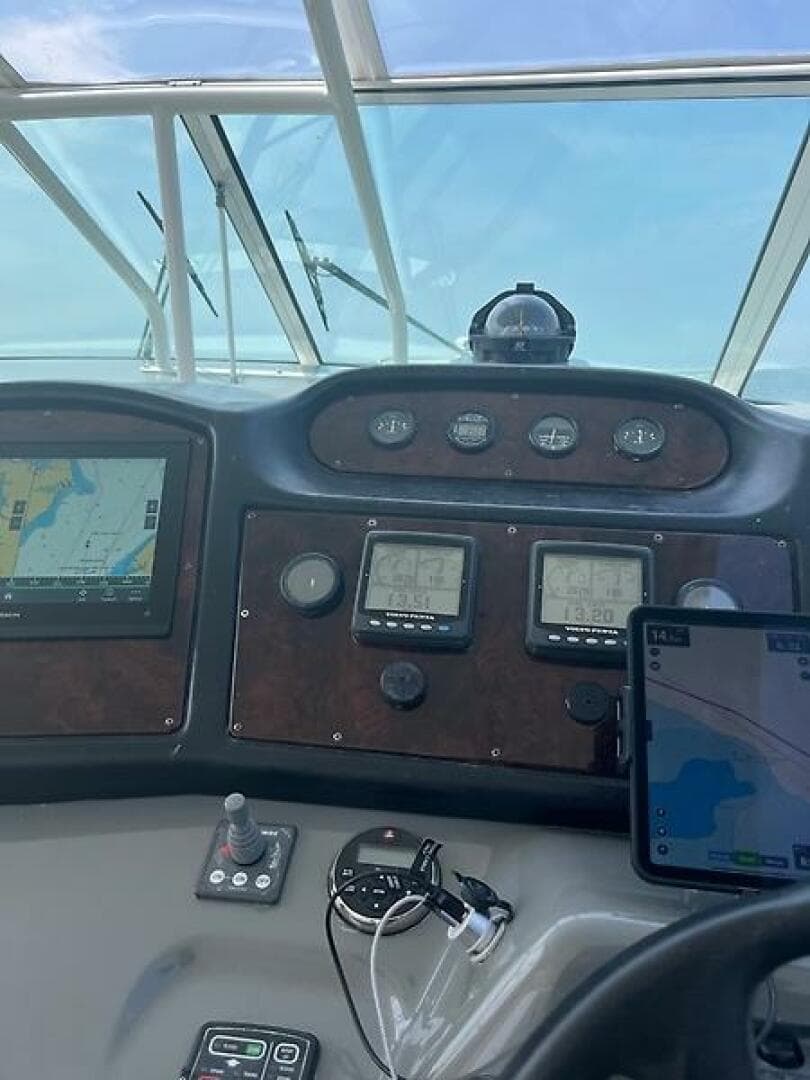 2004 Cruisers Yachts 405 Express — photo 9