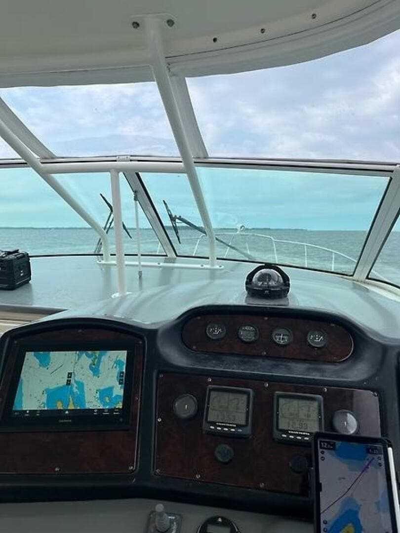 2004 Cruisers Yachts 405 Express — photo 6