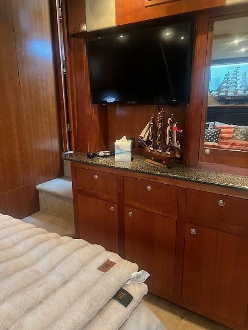 2004 Cruisers Yachts 405 Express — photo 17