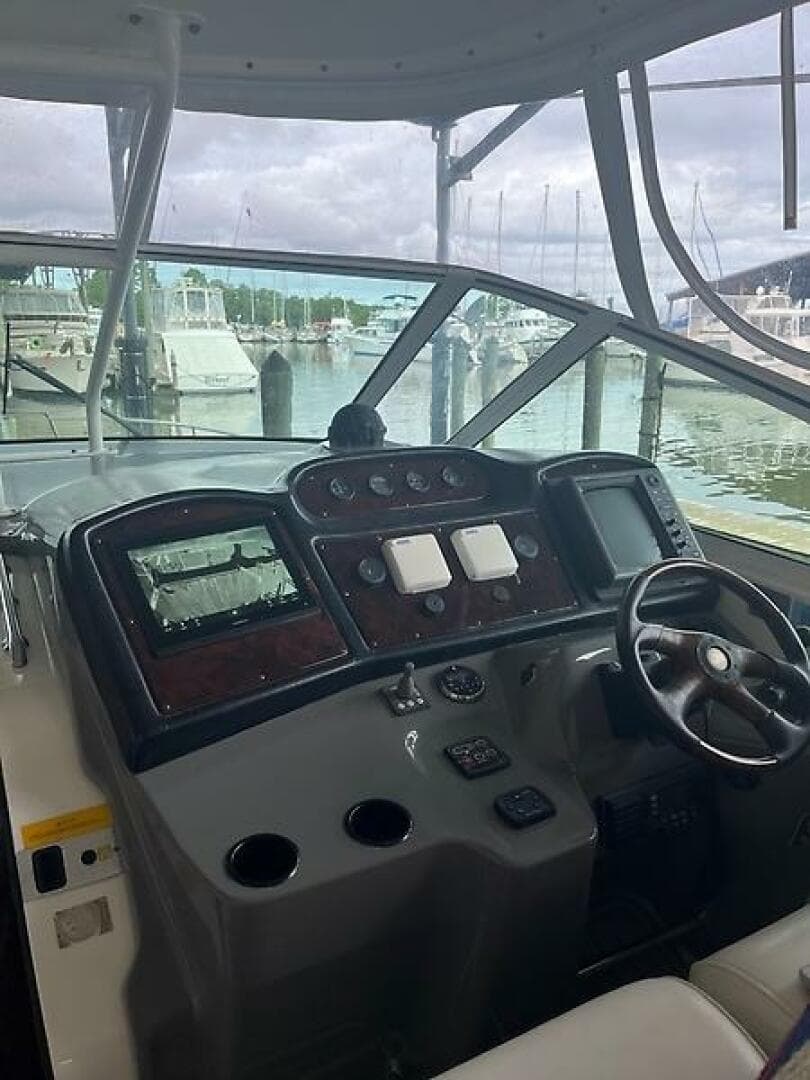 2004 Cruisers Yachts 405 Express — photo 8