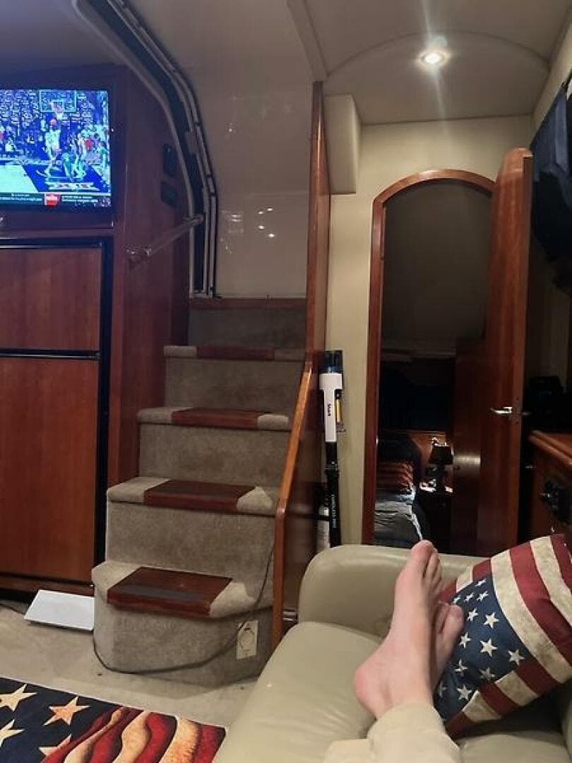 2004 Cruisers Yachts 405 Express — photo 28