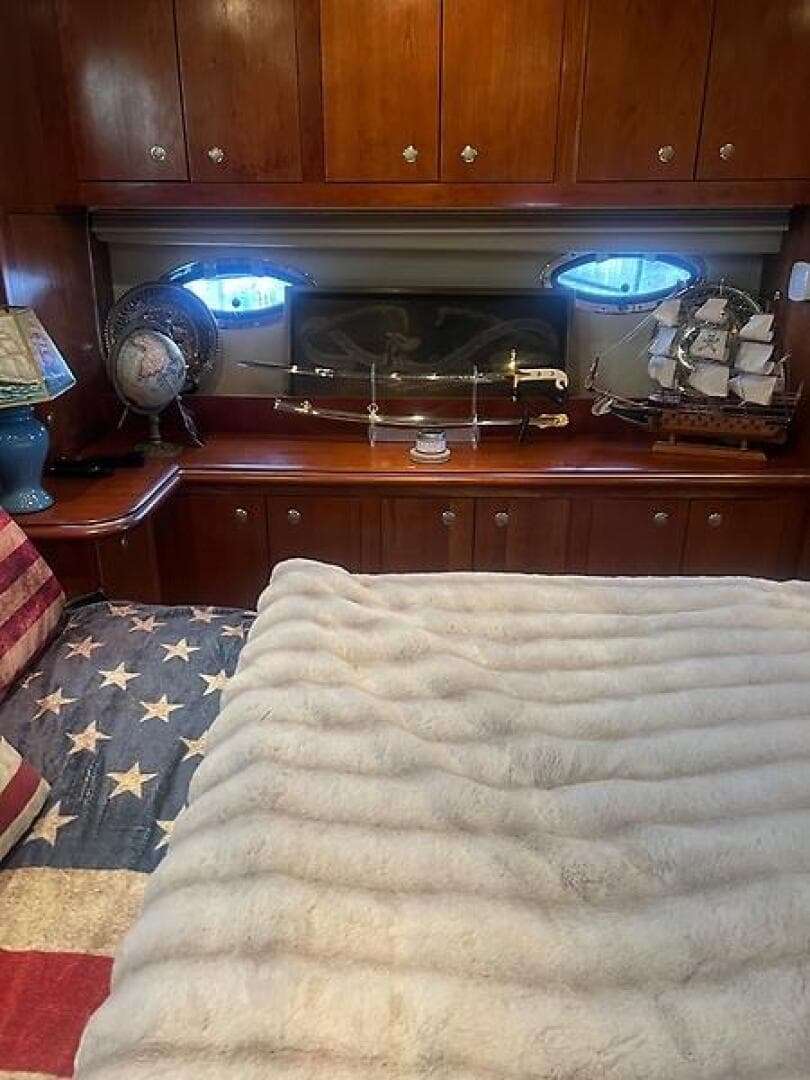 2004 Cruisers Yachts 405 Express — photo 18