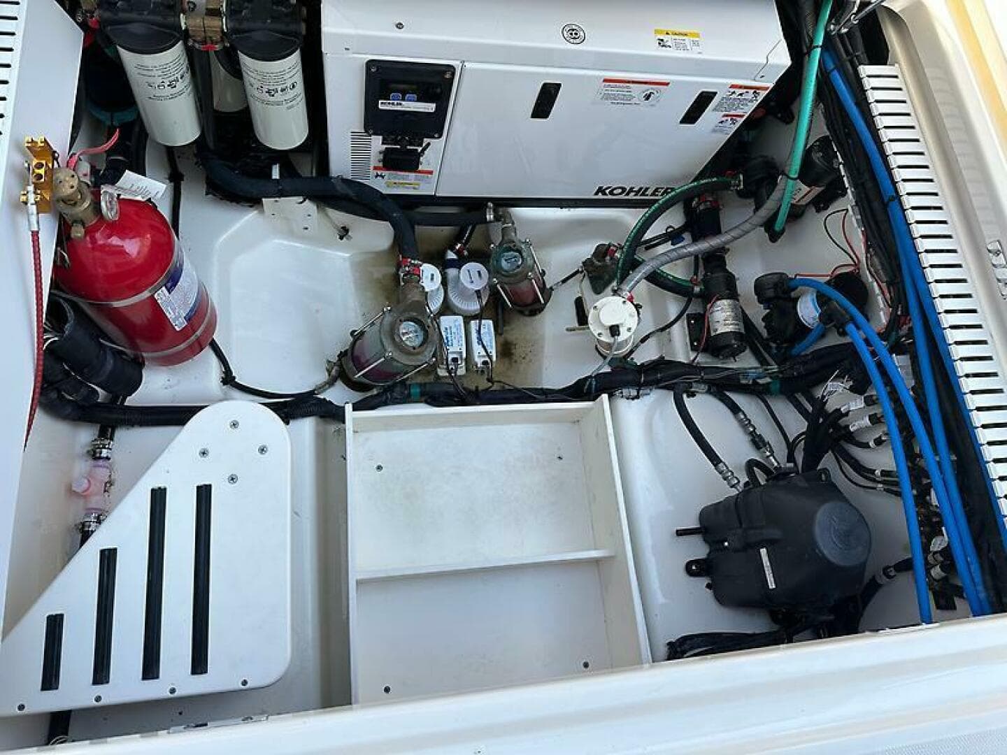 2018 Boston Whaler 350 Realm — photo 49