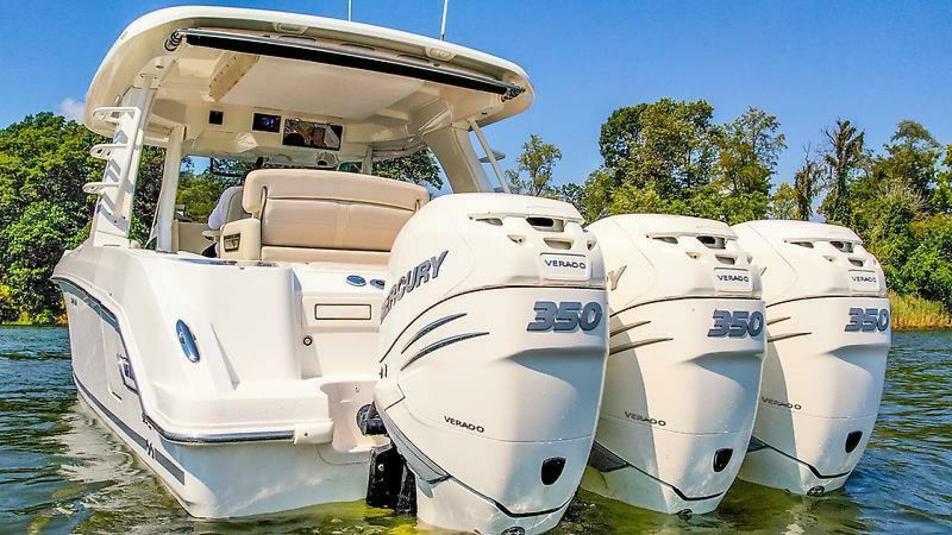 2018 Boston Whaler 350 Realm — photo 27