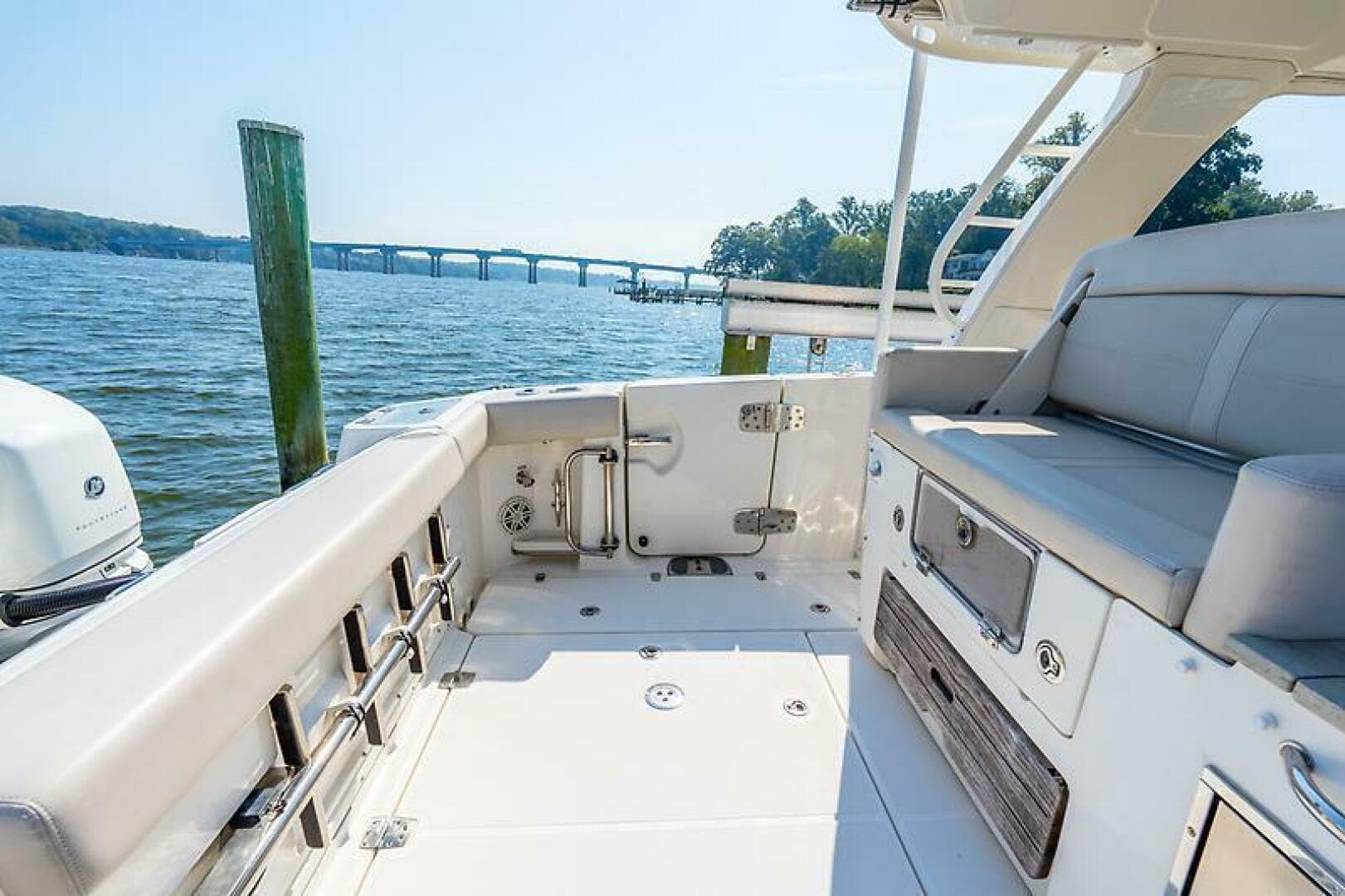 2018 Boston Whaler 350 Realm — photo 34