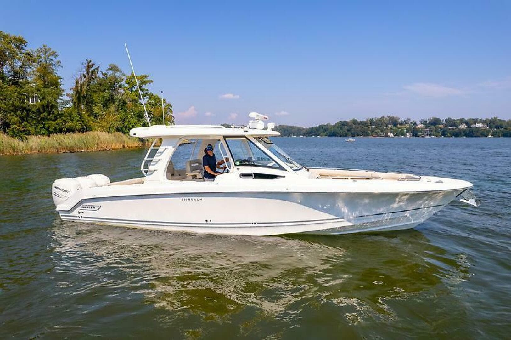 2018 Boston Whaler 350 Realm — photo 7